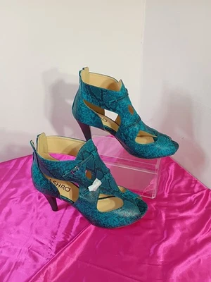 Sandalia de tacón ASHRO de cuero azul con 2 hebillas punta abierta para mujer talla 12 M patrón de serpiente  Foto 1 de 4