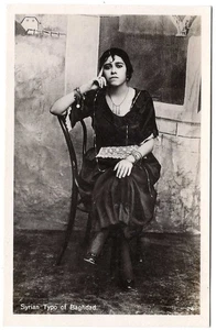 Foto postal real tradicional de mujer siria en Bagdad, Irak RPPC de 1930 - Imagen 1 de 2