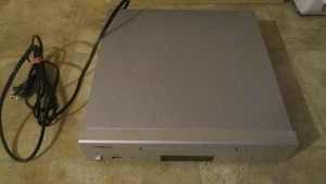 Yamaha CD-1330 Single Compact CD Disc Player With USB - Picture 1 of 15