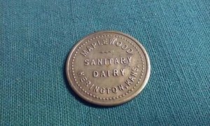 Herington Kansas Maplewood Sanitary Dairy 1 Quart Milk Bottle Trade Brass Token - Picture 1 of 3