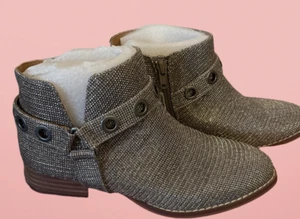 NEW in Box GB Girls ROCKER GIRL Lynx Multi Color Shine Ankle Boots Girls Sz 4 - Picture 1 of 4