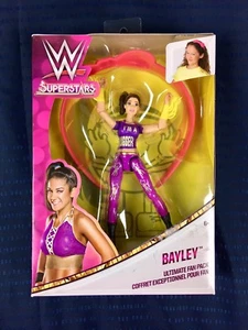 WWE SUPERSTARS - BAYLEY - IM A HUGGER! NUOVO IN CONFEZIONE! - Foto 1 di 11