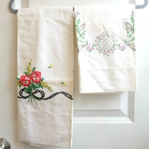 2 Vintage 1960s Hand Embroidered Pillowcases Cottagecore Flower Roses Lavender - Picture 1 of 13