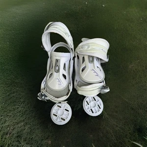 Par de fijaciones blancas de snowboard Avalanche Serenity para mujer pequeñas/medianas sin disco - Imagen 1 de 8