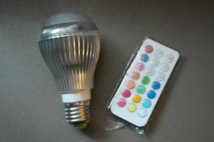 9W E27 Color LED RGB Light Bulb with Wireless Remote - Picture 1 of 4