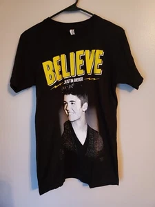 JUSTIN BIEBER KONZERT T-SHIRT Believe Live Tour 2013 2-seitig Cities Smile SMALL - Bild 1 von 2
