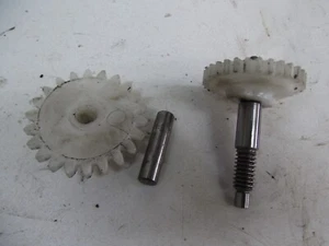 HONDA NSR125 OIL PUMP GEARS - Picture 1 of 2