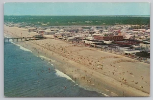 Spiaggia e lungomare in Carolina Beach North Carolina c1960s cartolina - Foto 1 di 2