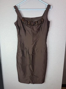 Robe MaxMara femme 8 fourreau en soie marron orné de perles cocktail Italie - Photo 1/12