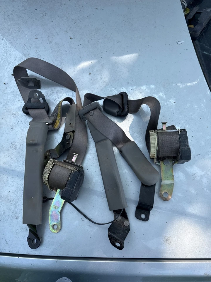 Chevrolet Impala 2000 2005 repuesto gris OEM conjunto de cinturón de seguridad delantero 238122A Foto 1 de 4