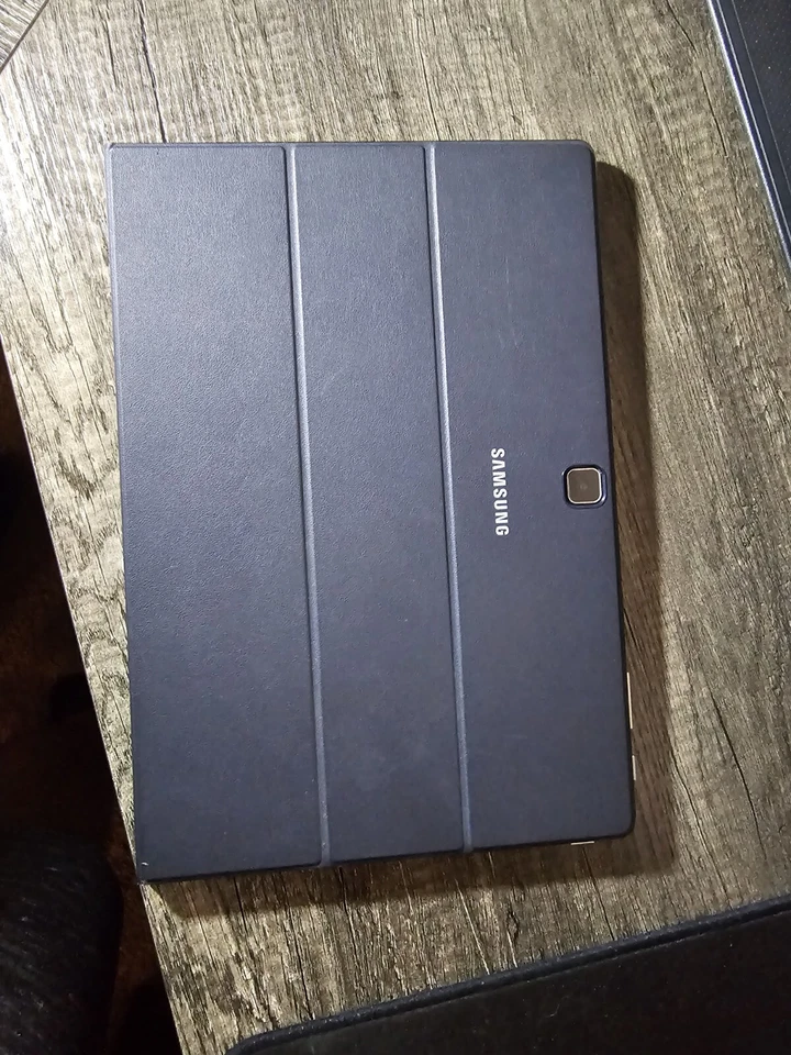 Samsung Galaxy TabPro S SM-W700 128GB, Wi-Fi, 12in - Black - Image 1 of 3