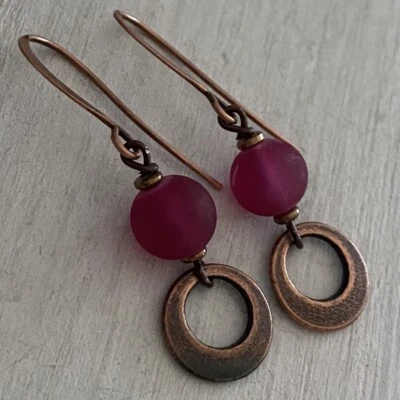 Розовые морские стеклянные бусины и антикварные медные серьги-капли из фуксии Min Favorit - Изображение 1 из 4