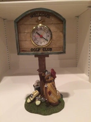 Reloj despertador Welcome to the Golf Club, madera de 10" X 5" con reloj decorativo de arcilla Foto 1 de 4