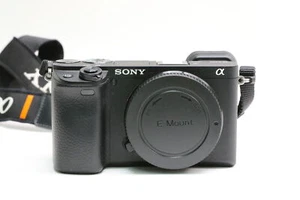 Cámara Sony Alpha a6400, ¡muy bajo número de obturadores de 1.140! - Imagen 1 de 8