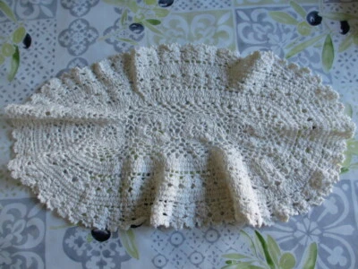 NAPPERON ANCIEN EN DENTELLE BLANCHE, FAIT MAIN AU CROCHET - Photo 1/3