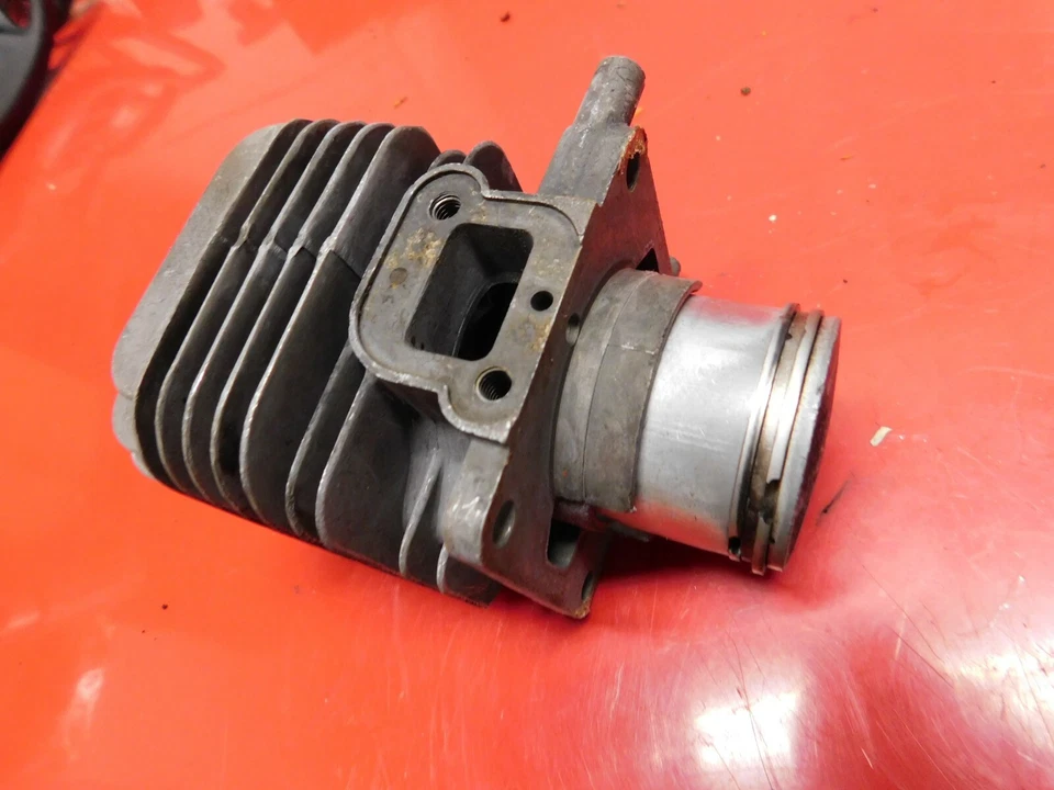 PISTON & CYLINDER FOR TANAKA CHAINSAW ECS-35    ----    BOX 861 S - Image 1 of 1