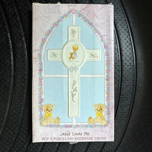 Enesco Precious Moments Junge Porzellan hängendes Kreuz Jesus liebt mich 231150 - Bild 1 von 4