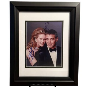 Foto enmarcada con autógrafo de Batman y Robin de George Clooney Elle Macpherson 14x17 certificado de autenticidad  - Imagen 1 de 8