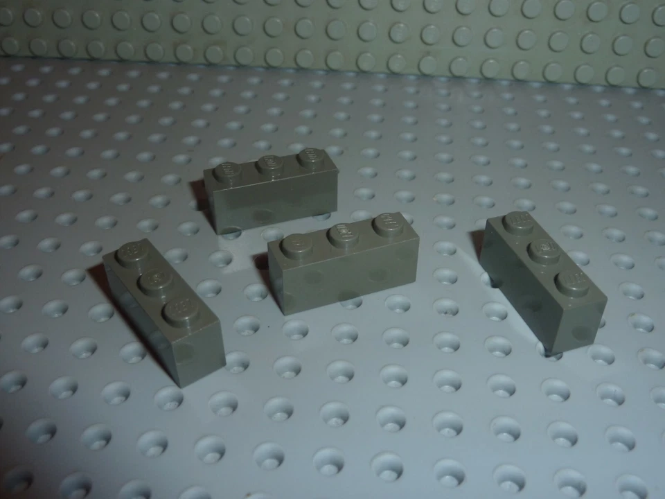 4 x LEGO Brick 1x3 OldDkgray Réf.3622  Set 7190/7151/4704/4707/4512/4730/7142... - Photo 1/1
