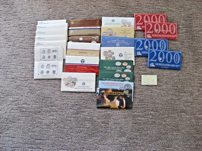1977 - 1995  UNCIRCULATED US MINT SETS,  D & P WITH ENVELOPES & EXTRA'S - Image 1 of 4