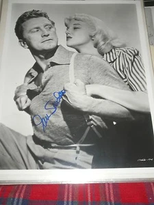 FOTOGRAFÍA ORIGINAL FIRMADA POR JAN STERLING CON KIRK DOUGLAS ~"ASCE IN THE HOLE~1951 - Imagen 1 de 2