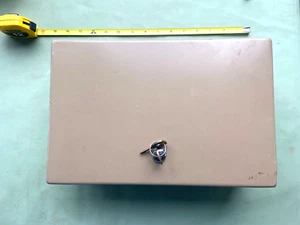 VINTAGE ROCKAWAY TAN METAL KEYED LOCK SECURITY CASH GUN INGOTS SAFE FIRE ESTATE - Picture 1 of 8