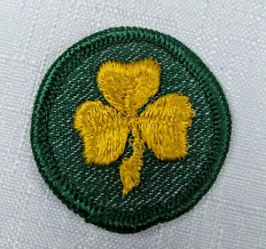 Insignia de mérito de Girl Scout trébol amarillo alrededor de principios de 1960 - Imagen 1 de 2