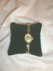 RETRO TIMEX LADIES GOLDEN WATCH - FOR SMALL WRIST --NOT WORKING - Picture 1 of 4