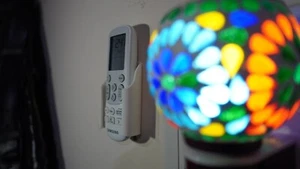 UNIVERSAL AC REMOTE CONTROL HOLDER - Picture 1 of 1