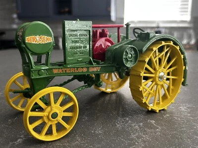Ertl 1915 Model R Tractor Waterloo Boy 1/16 Special Edition  - Image 1 of 4