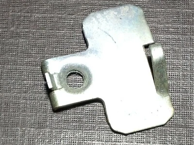 1 pc NORS rear door & quarter panel moulding clip 1958 Edsel 5825553A - Image 1 of 4