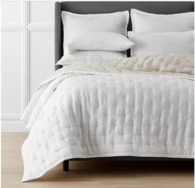 The Company Store Legends Hotel™ Queen-Reversible Premium Relaxed Linen Quilt - Image 1 of 4