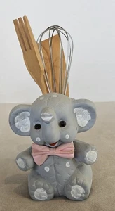 Figura ELEFANTE gris que se está utilizando como soporte para utensilios. - Imagen 1 de 7