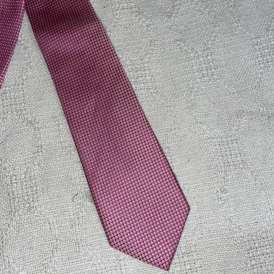 Corbata de vestir Charles Tyrwhitt para hombre talla 59” 3” rosa punteada seda negocios formal Foto 1 de 4