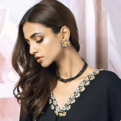 Dorado hecho a mano Zirconio declaración de moda modernos pendientes pakistaníes Foto 1 de 4