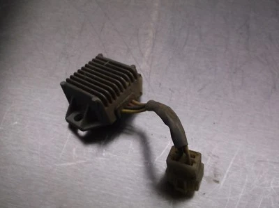 86 XT 350 Yamaha regulador de voltaje 1986 XT350 T4-22 Foto 1 de 4