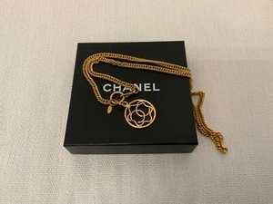 Auth Vintage 1980’s CHANEL 24K Gold Plated Necklace CC logo medallion 34” long - Picture 1 of 4