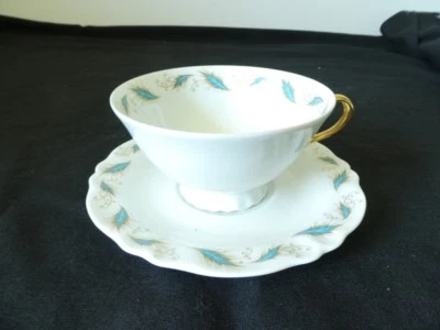 Dejeuner tasse et sous-tasse en porcelaine de LIMOGES D.MOREAU - Photo 1/4