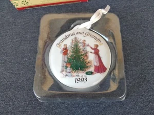 Carlton Cards Heirloom Collection 1993 Grandma and Grandpa Ornament - Picture 1 of 8