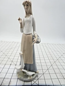 Lladro - Casades- Spain Vintage Porcelain Figurine Lady With Geese 11 In Tall - Picture 1 of 6