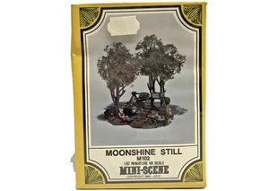 Moonshine Still Mini-Escena Modelo M 102 Escala 1:87 HO Woodland Scenics - Imagen 1 de 3