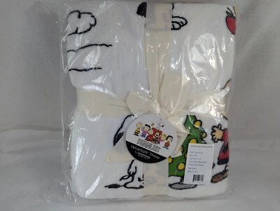 Retired Peanuts Gang Berkshire Blanket Thanksgiving Christmas Winter Throw NIP - Image 1 of 4