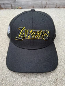 NEW ERA Los Angeles Lakers Hat Men's Adjustable Cap Black Embroidered NBA 9Forty - Picture 1 of 8