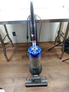 Dyson DC65 Animal Aspirapolvere verticale completo (blu) usato. - Foto 1 di 9