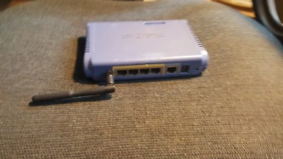 TRENDnet TEW-432BRP 54 Mbps 4-Port 10/100 Wireless G Router - Image 1 of 4