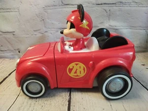 Coche Disney Mickey Mouse se convierte en #28 Roadster coche de carreras vehículo luz y sonido - Imagen 1 de 11