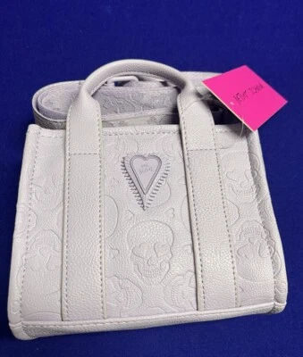 Сумка с короткими ручками Betsey Johnson Mini Heart череп лаванда новая - Изображение 1 из 4