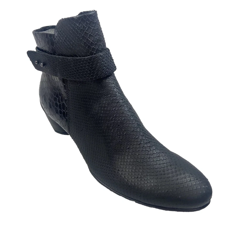 ECCO 9 9.5 Sculptured 45 Black Leather Boot Ankle Bootie Textured Snakeskin EU40