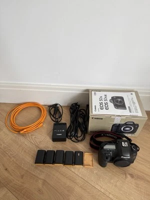 Canon 5DS R Excellent Condition With Original Packing And Tethertools Cable - Image 1 of 4