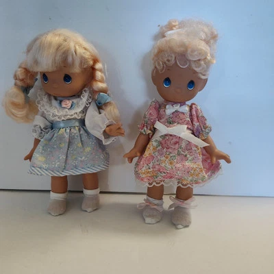 Bonecas Precious Moments 1992 vestido azul com cabelo trançado e vestido rosa 10" lote de 2 - Imagem 1 de 4